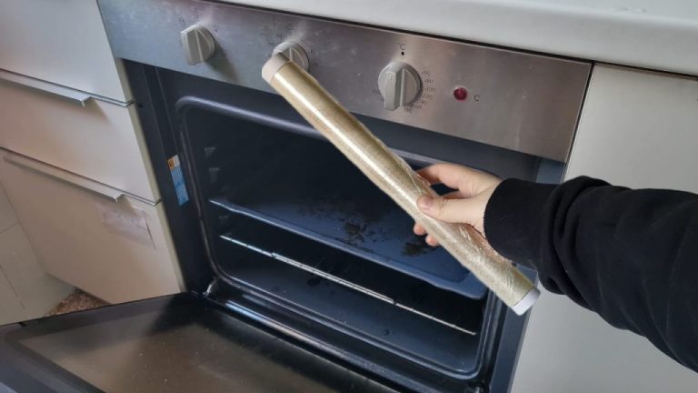 So entfernen Sie hartnäckigen Schmutz aus dem Ofen in wenigen Minuten