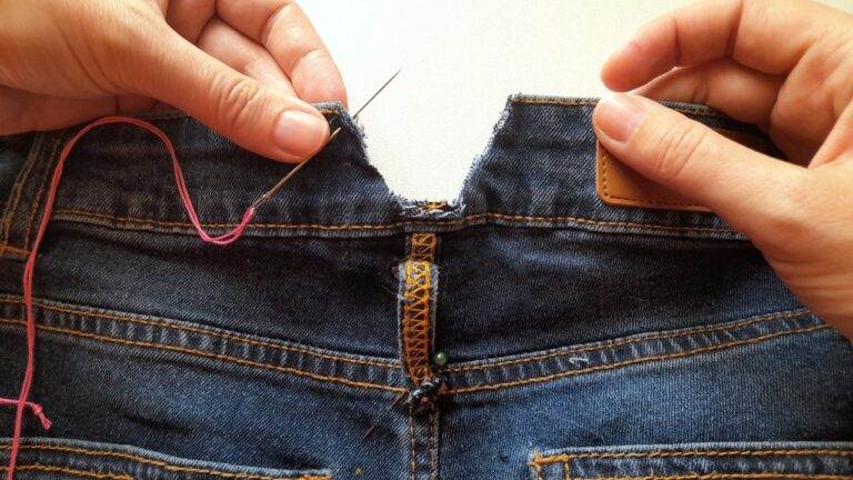 3 geniale Hacks, um enge Jeans in 2 Minuten perfekt zu fixieren!