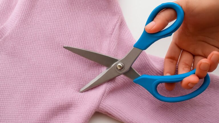 7 kreative DIY Hacks mit alten Pullovern, die dein Leben verändern werden!